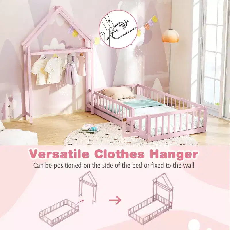 Lit au sol pour enfant de taille double avec tête de lit en forme de maison et portemanteau