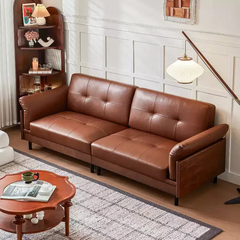 Canapé brun en cuir, style moderne du milieu du siècle, avec extérieur en bois massif et capitonnage fait main