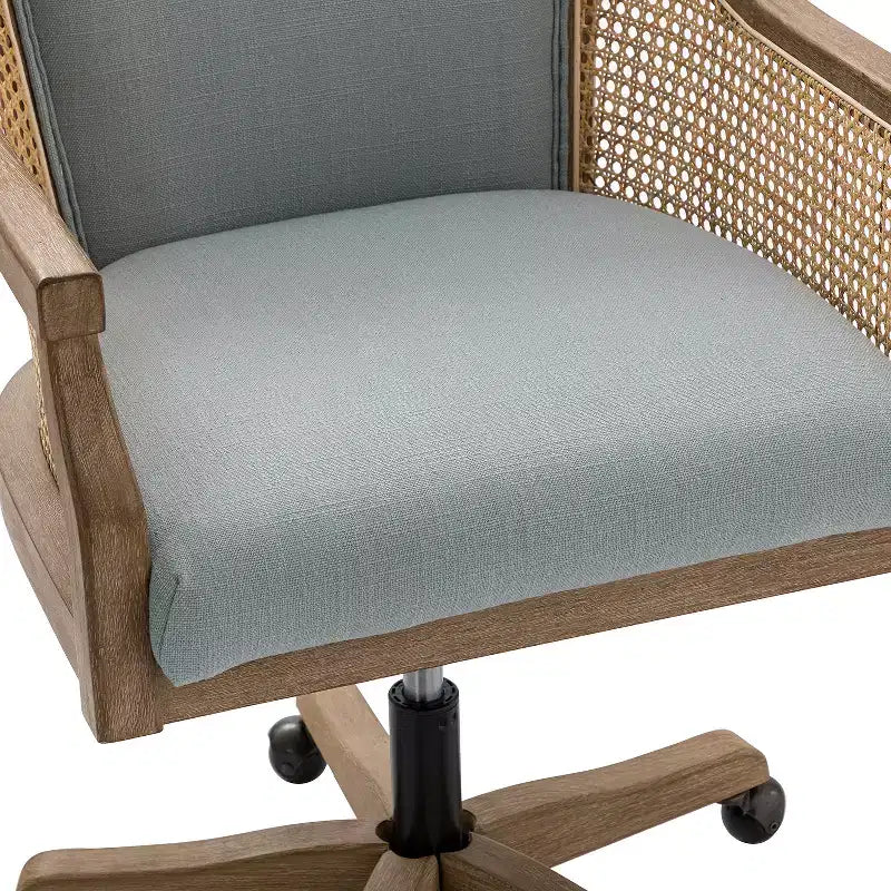 Chaise de bureau pivotante à bras en rotin