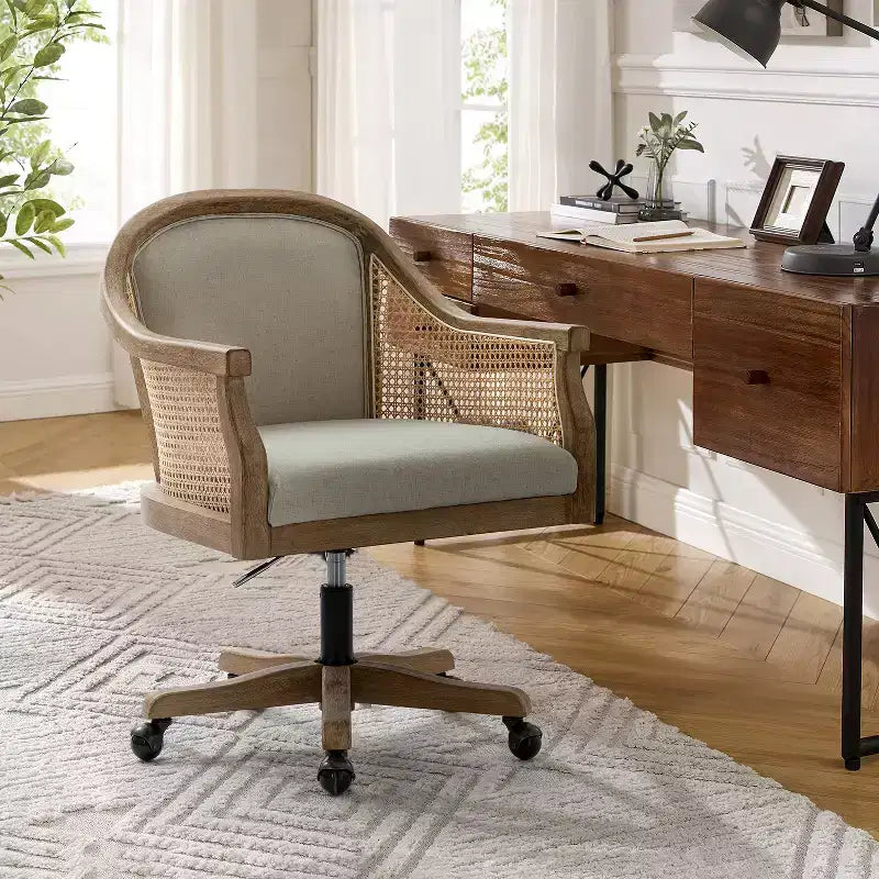 Chaise de bureau pivotante à bras en rotin