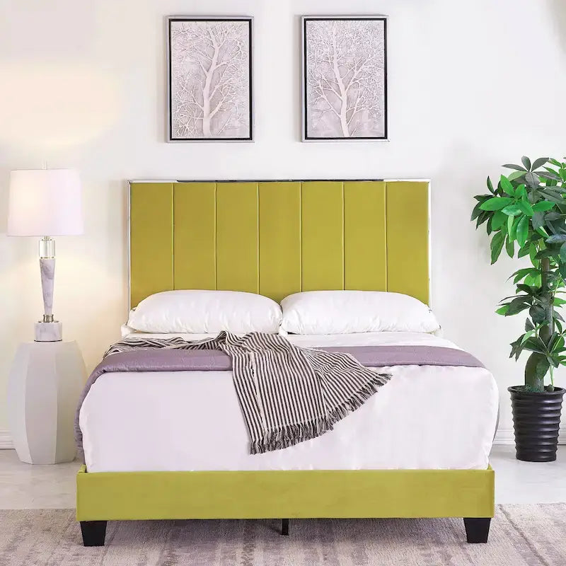 Mallory Upholstered Platform Bed by US PRIDE FURNITURE